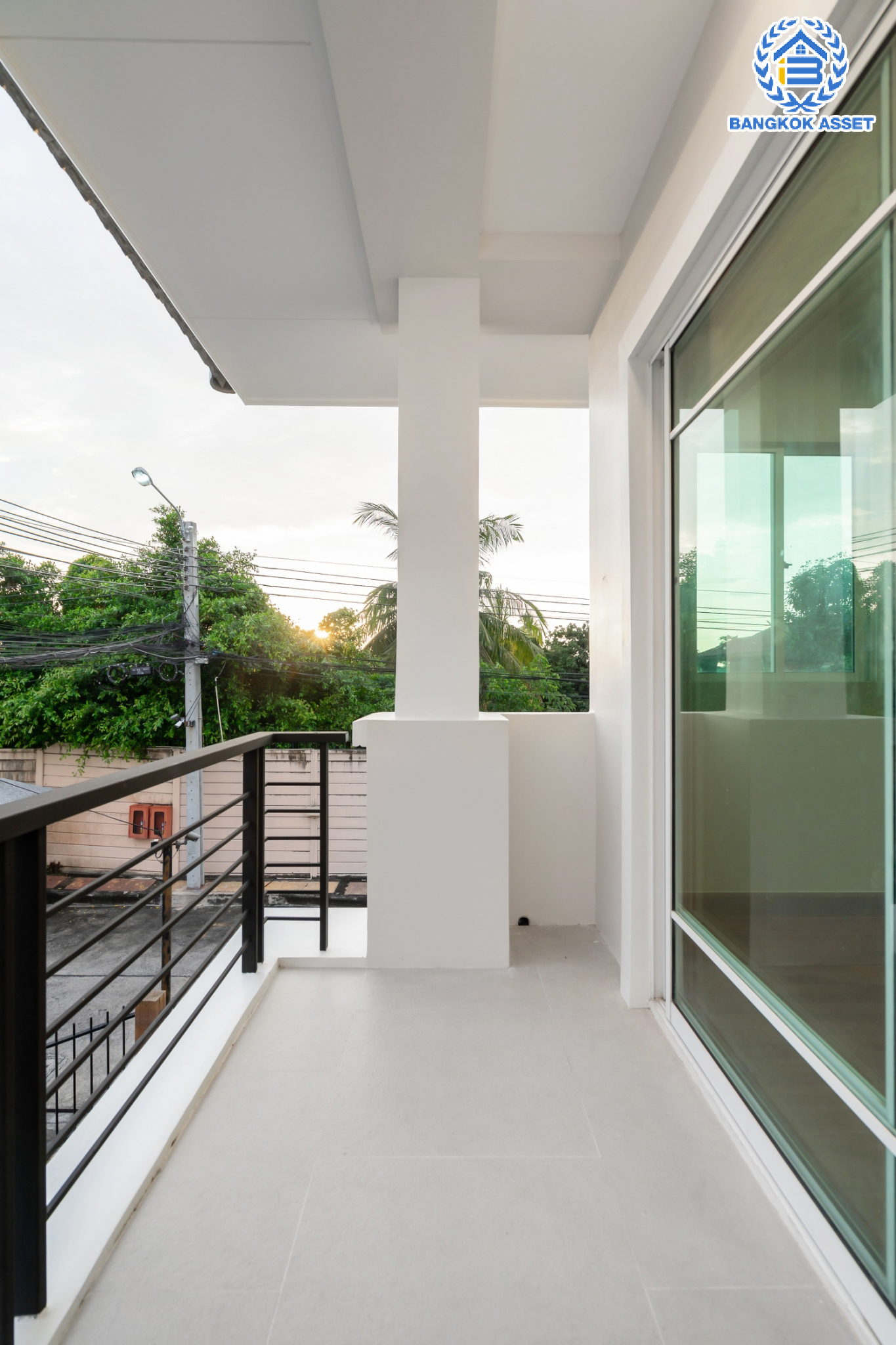 บ้านมือสองตกแต่งใหม่ โครงการ เดอะแพลนท์ ราชพฤกษ์-พระราม5 #หลังมุม! เนื้อที่ 51.2 ตร.ว. ฟังก์ชัน 3 ห้องนอน 2 ห้องน้ำ จอดรถได้ 2 คัน บนทำเลศักยภาพ เดินทางสะดวก ใกล้วงเวียนพระราม5, The Walk, ทางด่วน ศรีรัช และรถไฟฟ้าสายสีม่วง "สถานีบางรักใหญ่"